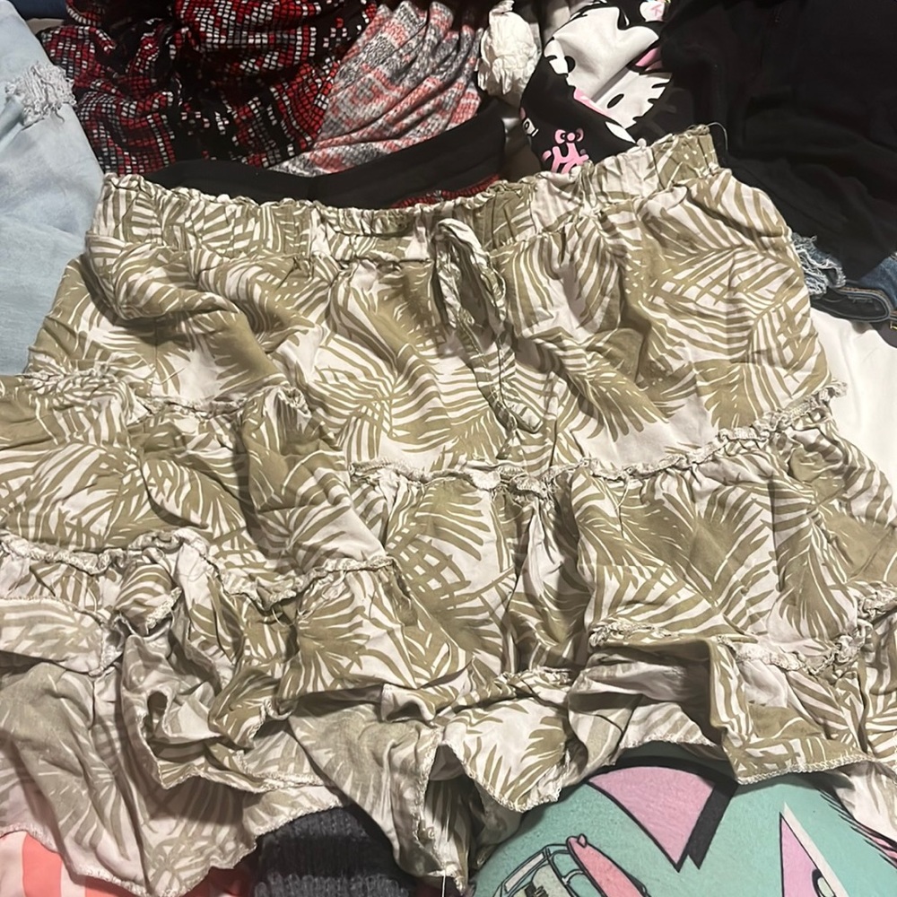 A skirt white and green XL from miss selfie